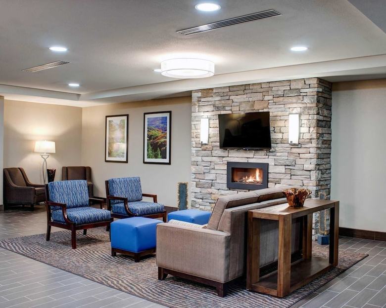 Hotel Comfort Inn & Suites
