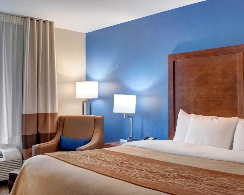 Hotel Comfort Inn & Suites