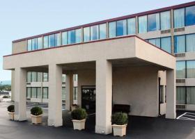 Hotel Quality Inn & Suites Outlet Village
