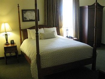 Hotel Embassy Suites Charleston - Historic Charleston