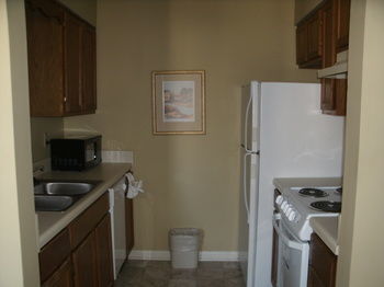 Hotel Admiralty Suites & Inn
