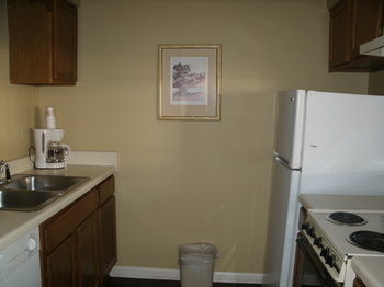 Hotel Admiralty Suites & Inn