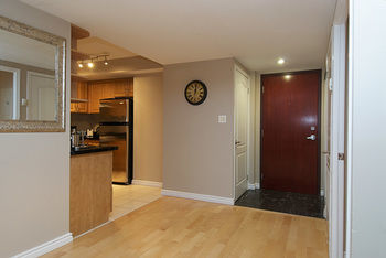 Aparthotel Whitehall Suites - 263 Wellington St W