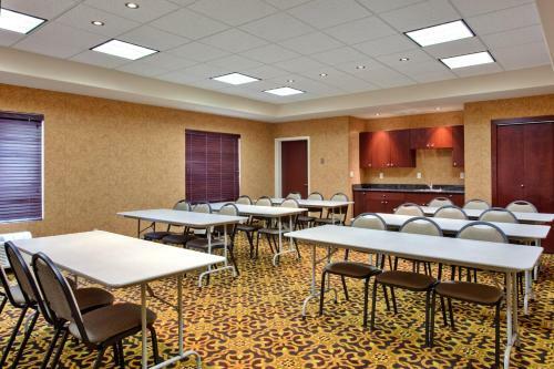 Holiday Inn Express Hotel & Suites Whitecourt