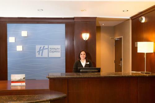 Holiday Inn Express Hotel & Suites Whitecourt