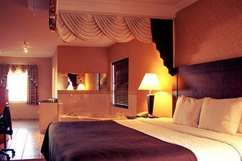 Hotel Pacific Inn & Suites