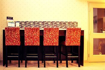 Hotel Pacific Inn & Suites