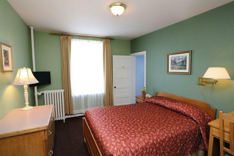 James Bay Inn Hotel & Suites