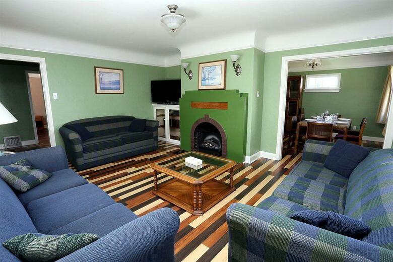 James Bay Inn Hotel & Suites