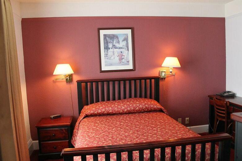 James Bay Inn Hotel & Suites