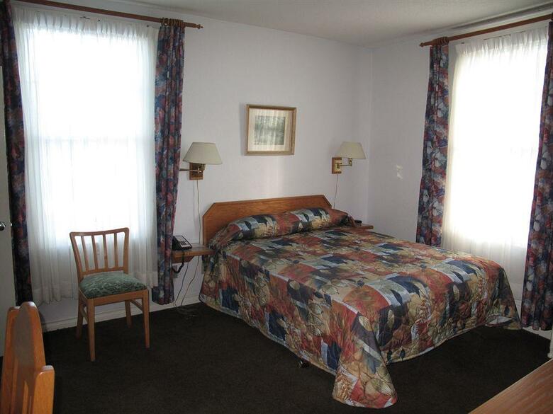 James Bay Inn Hotel & Suites