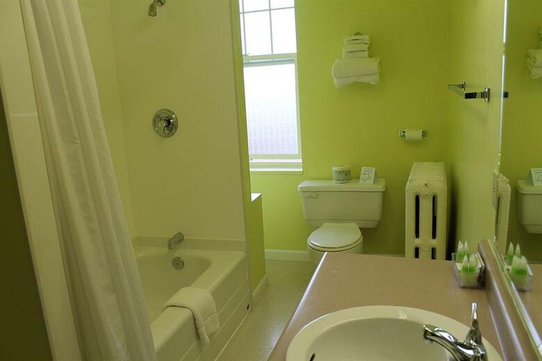 James Bay Inn Hotel & Suites