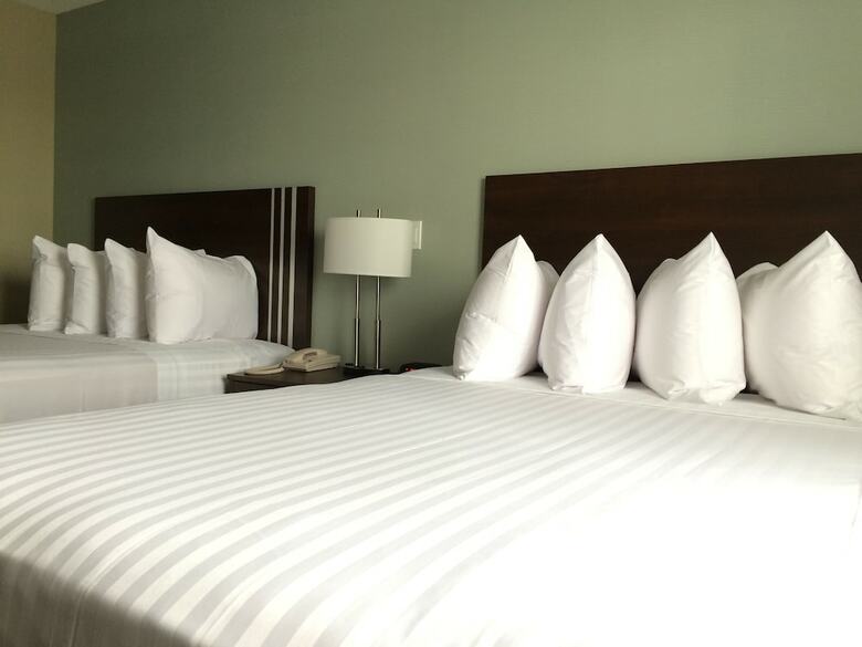 Hotel Meridian Inn & Suites