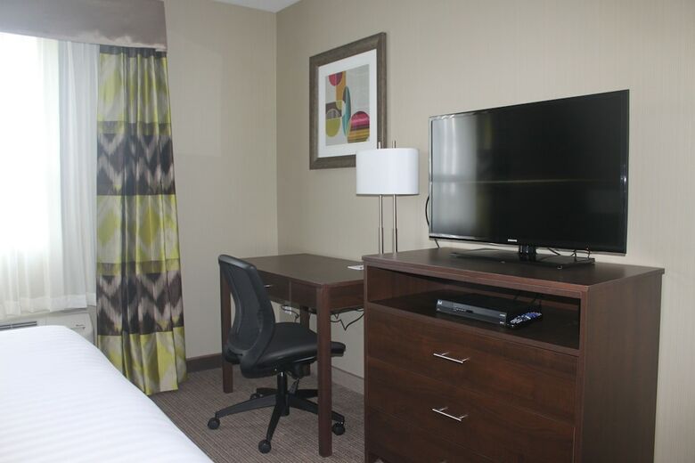 Hotel Meridian Inn & Suites