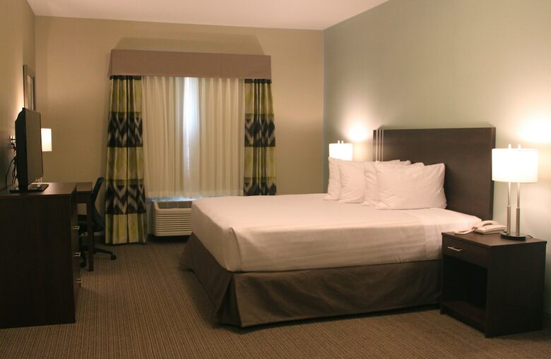 Hotel Meridian Inn & Suites