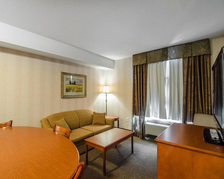 Hotel Quality Inn & Suites