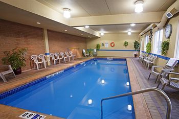 Holiday Inn Express Hotel & Suites Gananoque
