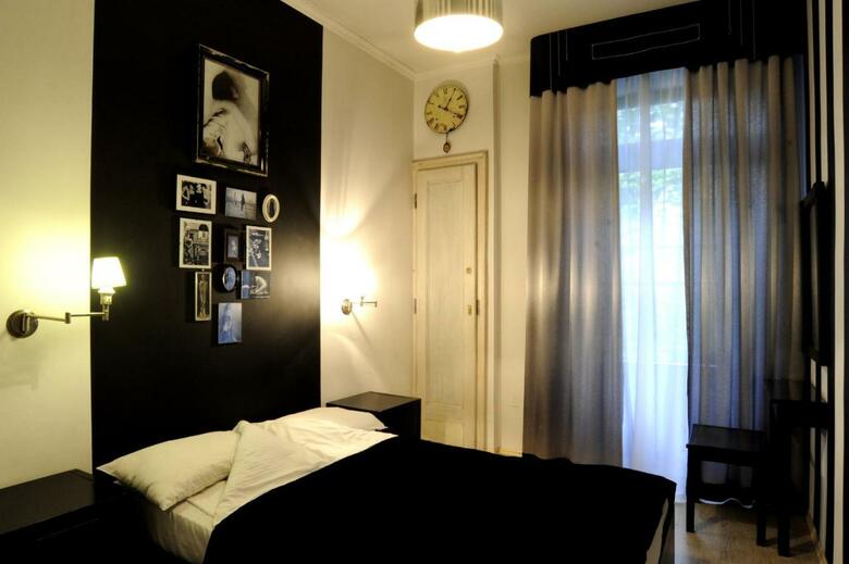 Hotel Hostel Deco