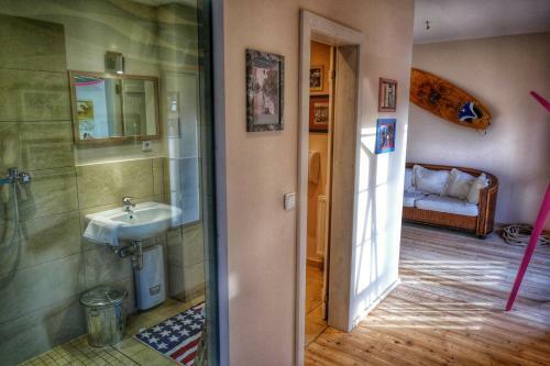 Hotel Road Stop Neandertal