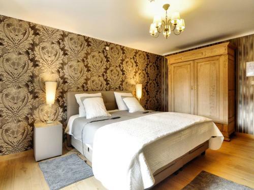 Luxurious Holiday Home In Waimes With Jacuzzi