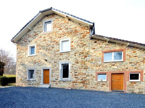 Luxurious Holiday Home In Waimes With Jacuzzi