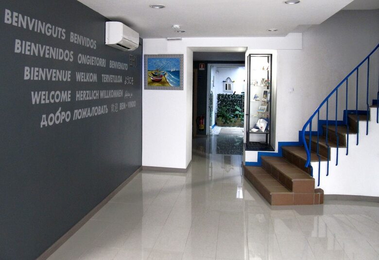 Hostal Maricel Hostel