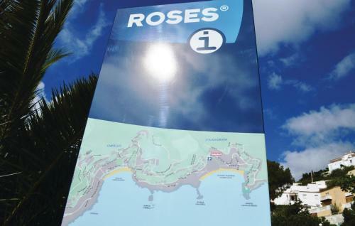 Three-bedroom Holiday Home Roses With Sea View 07