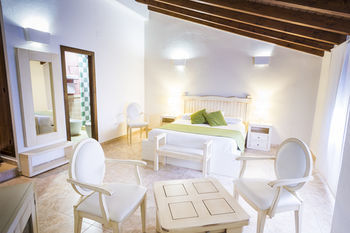 Arohaz Hotel & Gastrobar