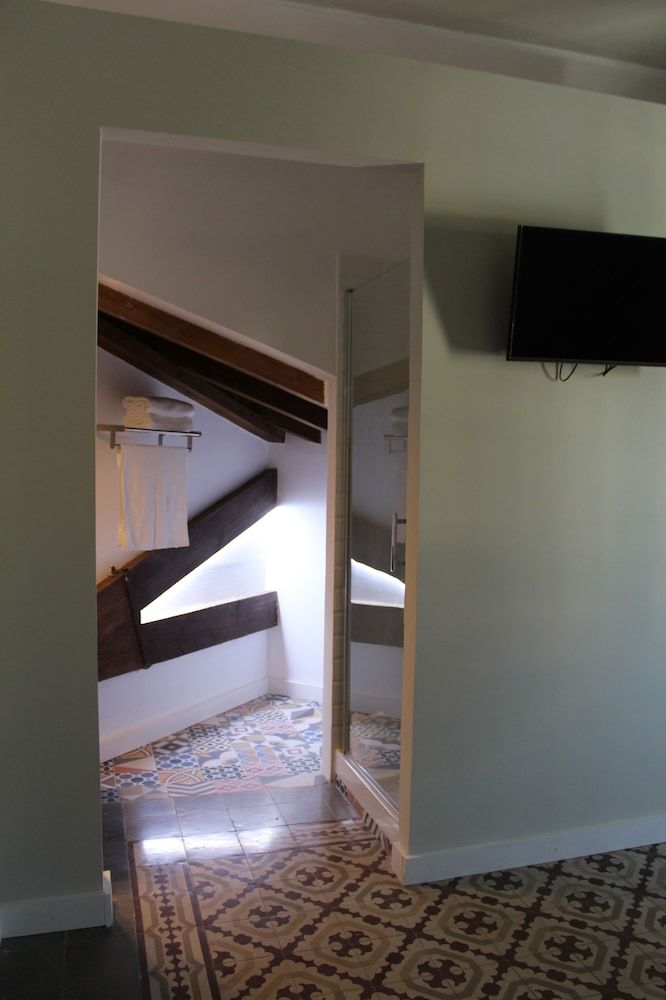 Nwt Paradise Urban Hostel