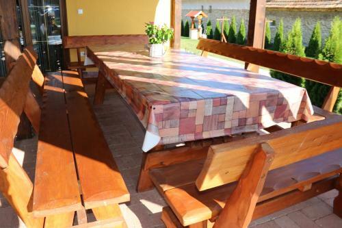 Kata Vend�gh�z