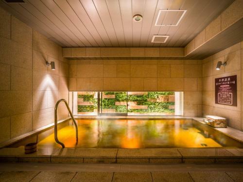 Super Hotel Premier Osaka Hommachi