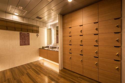 Super Hotel Premier Osaka Hommachi