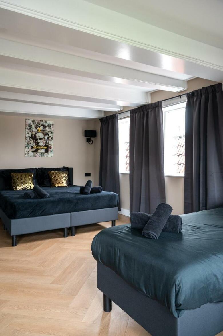 Hotel 83