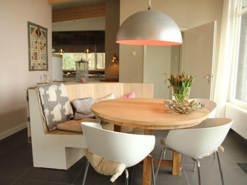 Spacious Holiday Home In The Woods In Doldersum