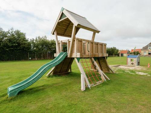 Spacious Apartment In Oosterend Terschelling Amidst Meadows