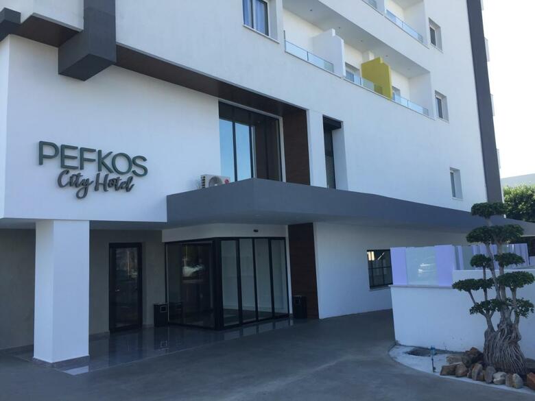 Hotel Pefkos