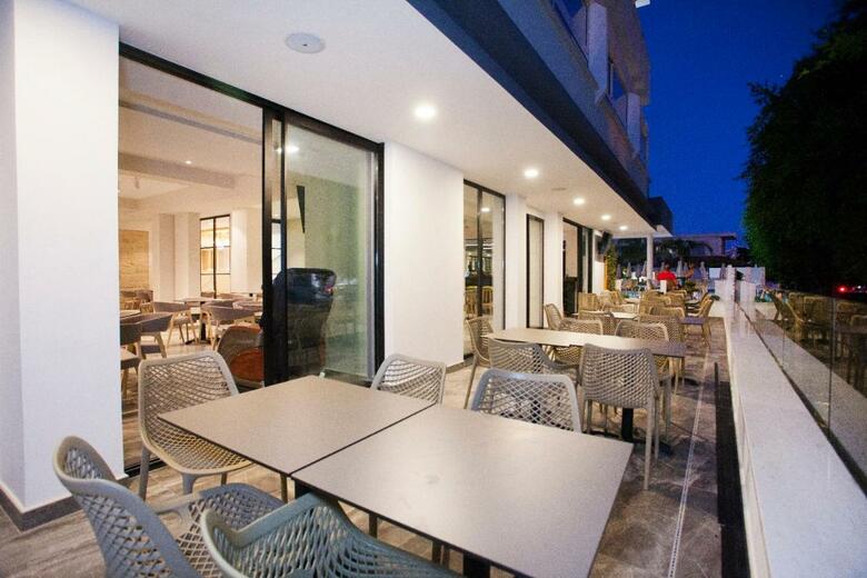 Hotel Pefkos