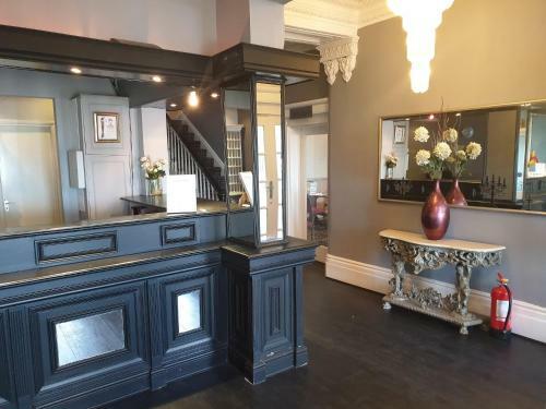 Bed & Breakfast The Parisienne Hotel