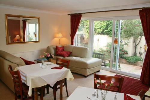Hostal Churston Way Lodge Guest House