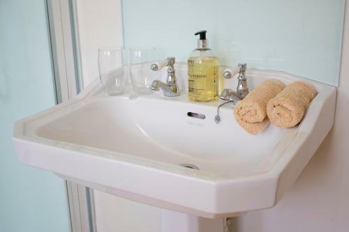 Hostal The Grange Guesthouse, Cefn-coed