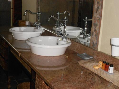 Izapa Bush And Game Lodge