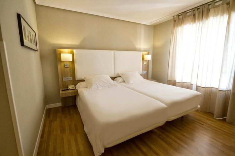 Hotel Arcea Los Lagos