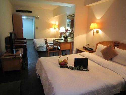 Berkeley Business Hotel Zhongzheng