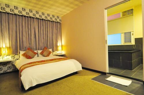 Hotel Courier Station