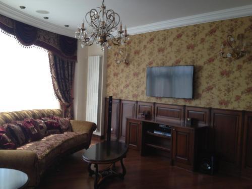 Apartment On Franzuskiy Boulevard 9