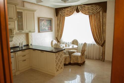 Apartment On Franzuskiy Boulevard 9