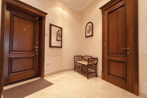 Apartment On Franzuskiy Boulevard 9