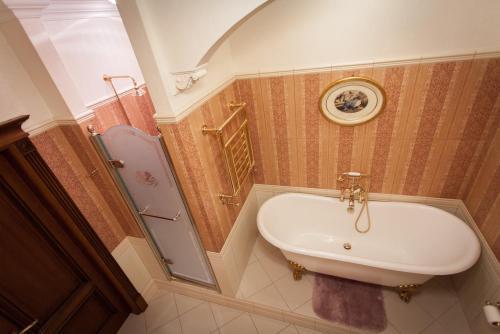 Apartment On Franzuskiy Boulevard 9