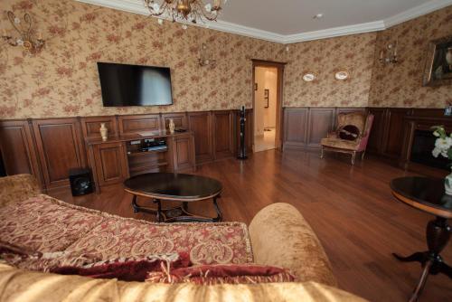 Apartment On Franzuskiy Boulevard 9