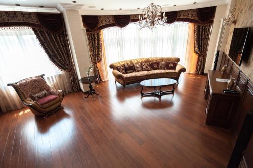 Apartment On Franzuskiy Boulevard 9